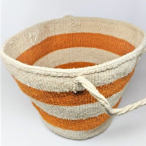 Large natural sisal weaved basket tote bag, orange & natural beige, from Kenya - Picture 5 of 6